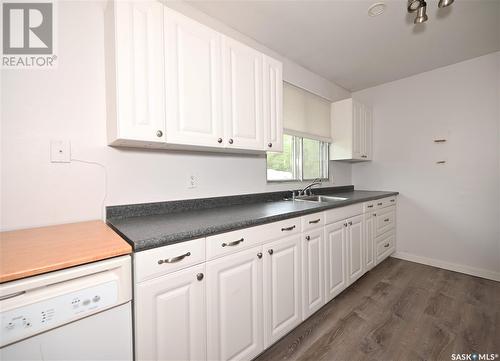 1832 Westview Place, Estevan, SK - Indoor Photo Showing Kitchen With Double Sink