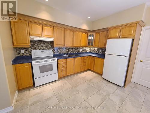 Main Fl - 6 Osgoode Gate, Clarington, ON - Indoor Photo Showing Kitchen With Double Sink