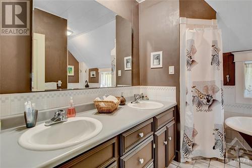 Second Floor 5-Piece Bathroom - 371 Mount St-Patrick Road, Renfrew, ON - Indoor Photo Showing Bathroom