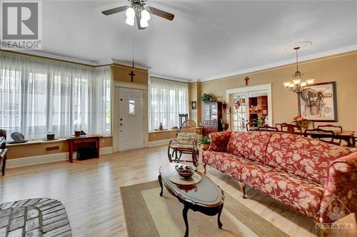 371 Mount St-Patrick Road, Renfrew, ON - Indoor Photo Showing Living Room