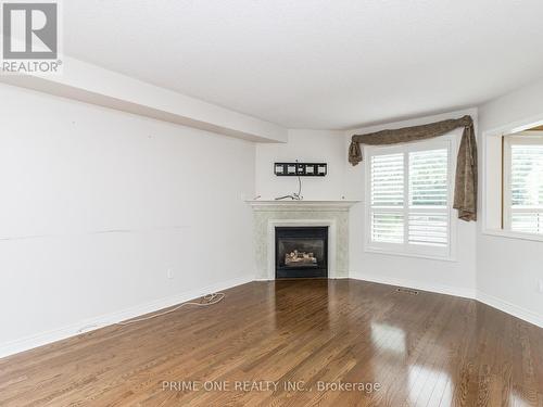 5462 Quartermain Crescent, Mississauga, ON - Indoor Photo Showing Living Room With Fireplace