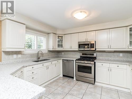 5462 Quartermain Crescent, Mississauga, ON - Indoor Photo Showing Kitchen With Double Sink