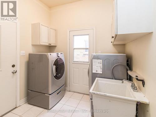 5462 Quartermain Crescent, Mississauga, ON - Indoor Photo Showing Laundry Room