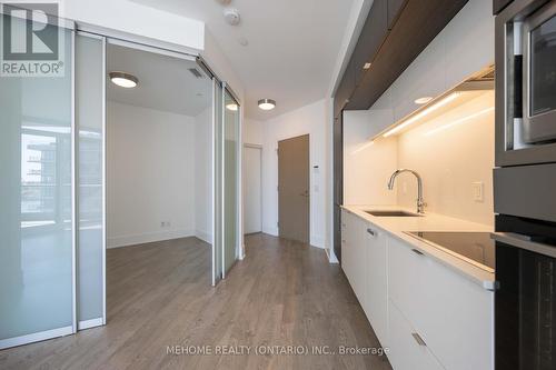 621 - 1 Edgewater Drive, Toronto, ON - Indoor Photo Showing Kitchen With Upgraded Kitchen