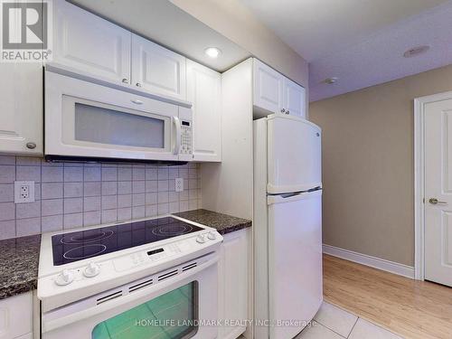 1323 - 500 Doris Avenue, Toronto, ON - Indoor Photo Showing Kitchen