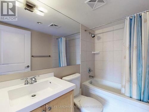 1323 - 500 Doris Avenue, Toronto, ON - Indoor Photo Showing Bathroom