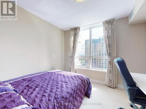 1323 - 500 Doris Avenue, Toronto, ON - Indoor Photo Showing Bedroom