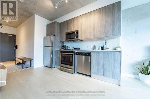 225 - 246 Logan Avenue E, Toronto, ON - Indoor Photo Showing Kitchen