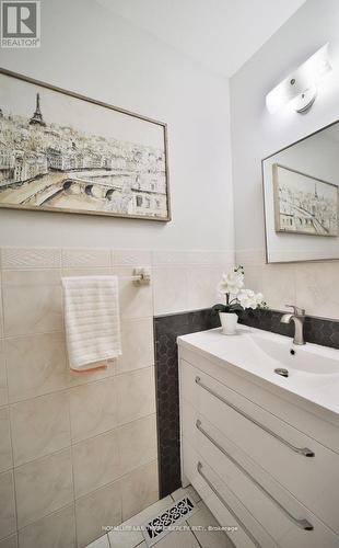 16 Mansfield Crescent, Whitby, ON - Indoor Photo Showing Bathroom