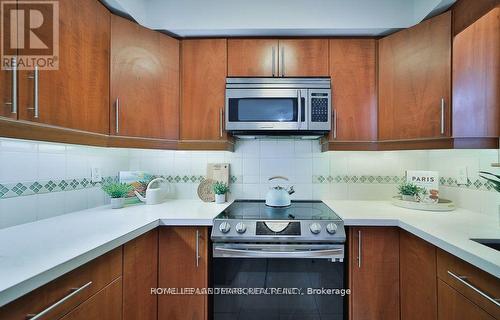 16 Mansfield Crescent, Whitby, ON - Indoor Photo Showing Kitchen