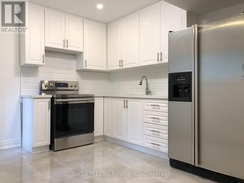 22 Tanglewood Trail, Markham, ON - Indoor Photo Showing Kitchen