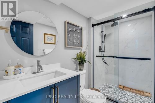 692 Woodview Road, Burlington, ON - Indoor Photo Showing Bathroom