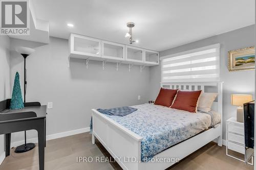 692 Woodview Road, Burlington, ON - Indoor Photo Showing Bedroom