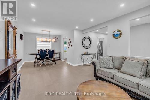 692 Woodview Road, Burlington, ON - Indoor Photo Showing Living Room