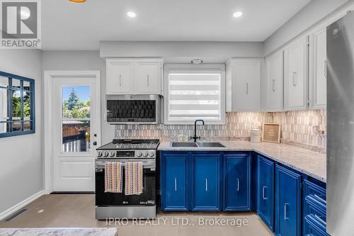 692 Woodview Road, Burlington, ON - Indoor Photo Showing Kitchen With Double Sink