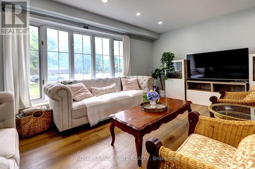 4 Miller Road, Oakville, ON - Indoor Photo Showing Living Room