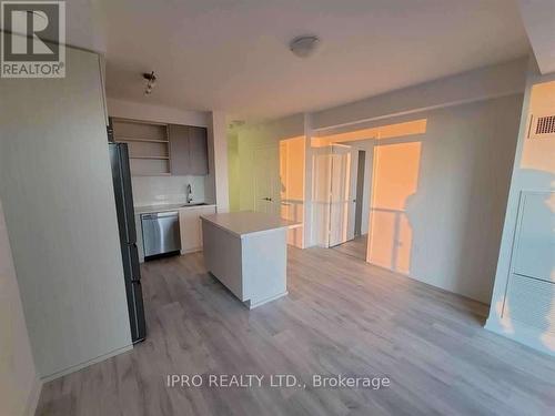 1408 - 4699 Glen Erin Drive, Mississauga, ON - Indoor Photo Showing Kitchen