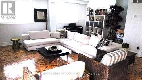 68 Martin Street, King, ON - Indoor Photo Showing Living Room