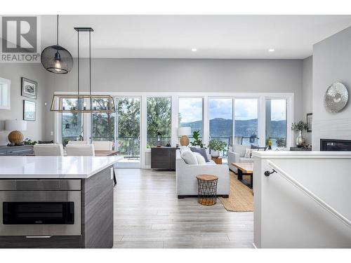 8812 Oxford Road, Vernon, BC - Indoor