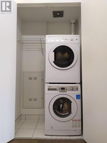 1207 - 15 Grenville Street, Toronto, ON - Indoor Photo Showing Laundry Room