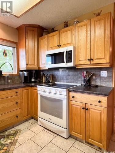 1109 Bothwell Drive, Swift Current, SK - Indoor Photo Showing Kitchen