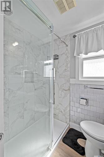 575 12Th Street E, Prince Albert, SK - Indoor Photo Showing Bathroom