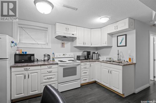 575 12Th Street E, Prince Albert, SK - Indoor Photo Showing Kitchen