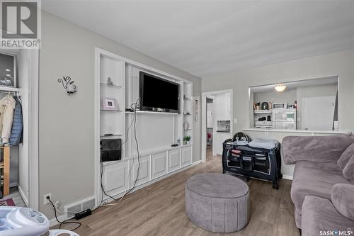 575 12Th Street E, Prince Albert, SK - Indoor Photo Showing Living Room