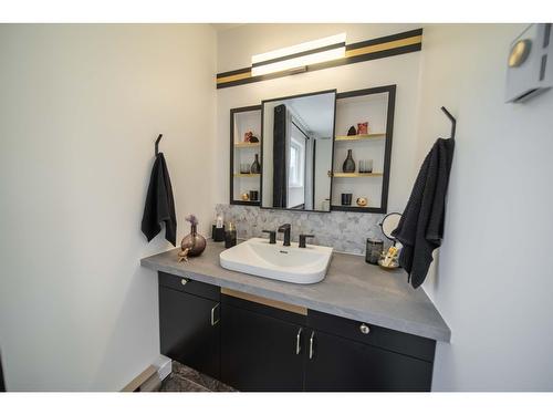 526 20Th Avenue S, Cranbrook, BC - Indoor Photo Showing Bathroom