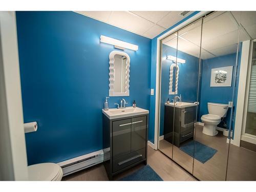 526 20Th Avenue S, Cranbrook, BC - Indoor Photo Showing Bathroom