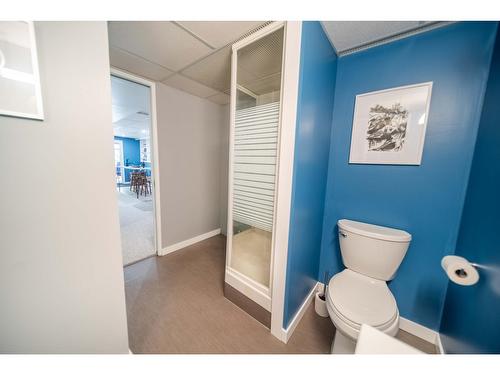 526 20Th Avenue S, Cranbrook, BC - Indoor Photo Showing Bathroom