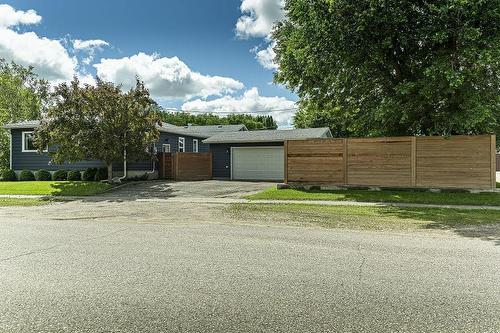 1002 2Nd Street, Brandon, MB - Outdoor