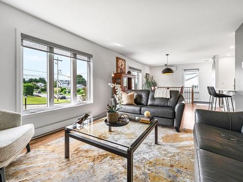 Living room - 845  - 851 Rue Du Cardinal-Léger, Magog, QC - Indoor Photo Showing Living Room