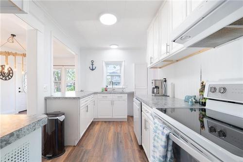 129 Forest Avenue, Port Colborne, ON - Indoor Photo Showing Kitchen With Upgraded Kitchen