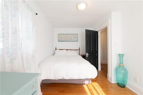 129 Forest Avenue, Port Colborne, ON - Indoor Photo Showing Bedroom