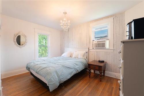 129 Forest Avenue, Port Colborne, ON - Indoor Photo Showing Bedroom