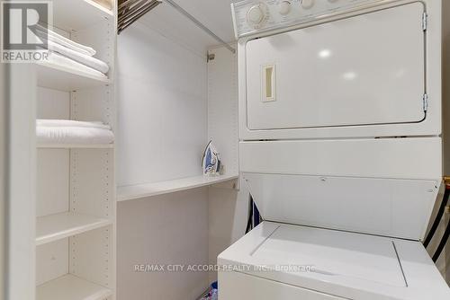 1413 - 140 Simcoe Street, Toronto, ON - Indoor Photo Showing Laundry Room