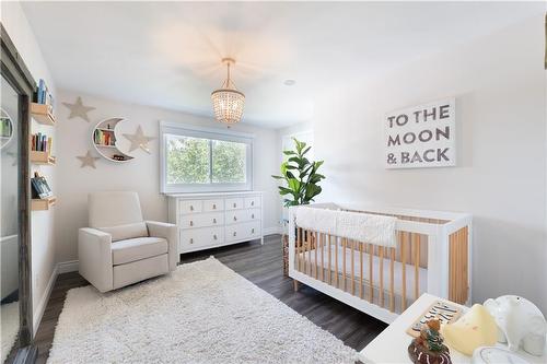 33 Darlington Drive, Hamilton, ON - Indoor Photo Showing Bedroom