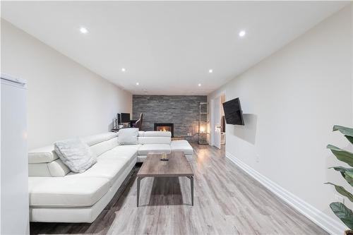 33 Darlington Drive, Hamilton, ON - Indoor Photo Showing Living Room With Fireplace