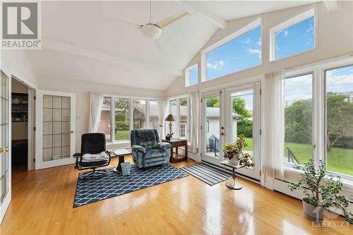 736 Claude Street, Ottawa, ON - Indoor Photo Showing Living Room