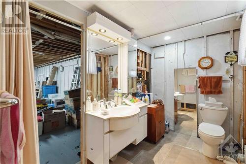 736 Claude Street, Ottawa, ON - Indoor Photo Showing Bathroom