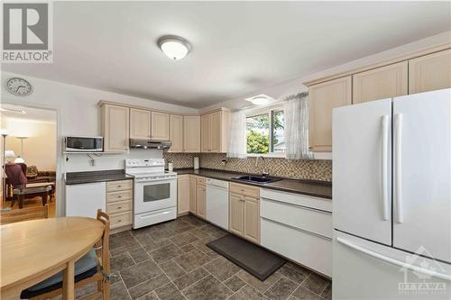 736 Claude Street, Ottawa, ON - Indoor Photo Showing Kitchen