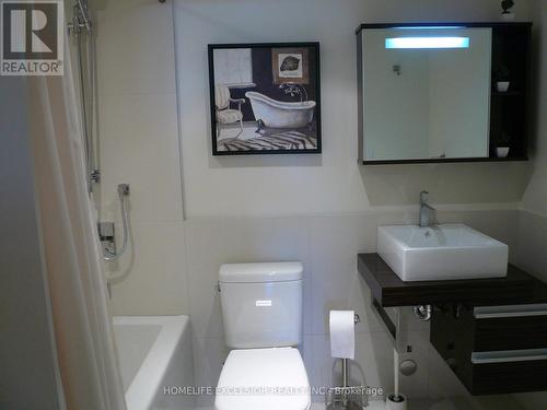 315 - 676 Sheppard Avenue E, Toronto (Bayview Village), ON - Indoor Photo Showing Bathroom