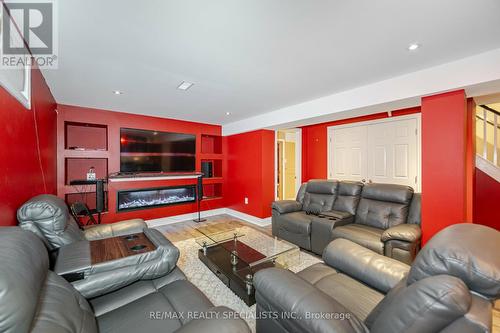 480 Grove Street E, Barrie, ON - Indoor Photo Showing Living Room