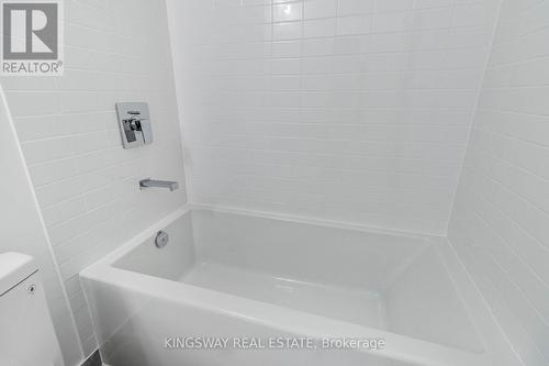 346 - 2485 Taunton Road, Oakville, ON - Indoor Photo Showing Bathroom