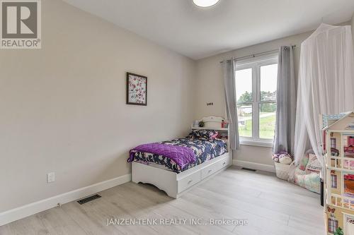 14 Chestnut Street, Bayham (Vienna), ON - Indoor Photo Showing Bedroom