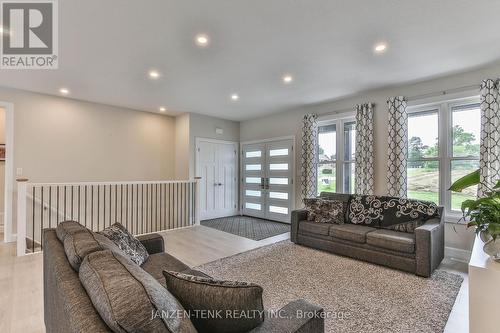 14 Chestnut Street, Bayham (Vienna), ON - Indoor Photo Showing Living Room