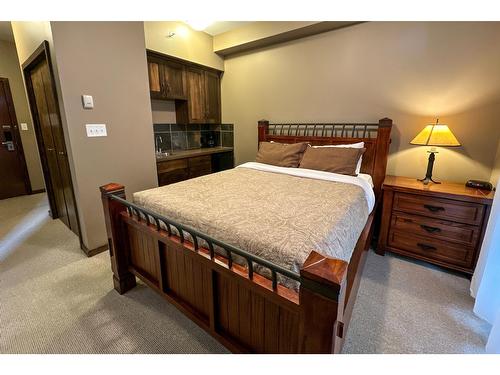 111 - 1545 Kicking Horse Trail, Golden, BC - Indoor Photo Showing Bedroom