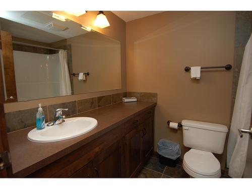 111 - 1545 Kicking Horse Trail, Golden, BC - Indoor Photo Showing Bathroom