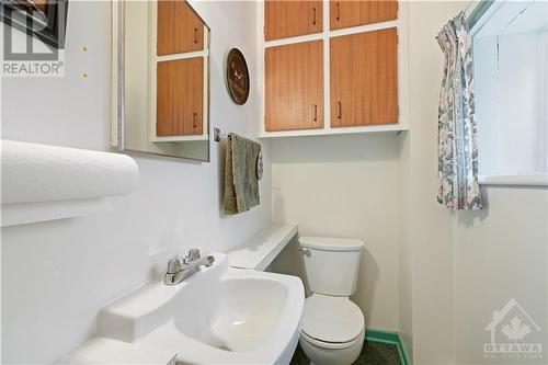 201 Clothier St West, Kemptville, ON - Indoor Photo Showing Bathroom